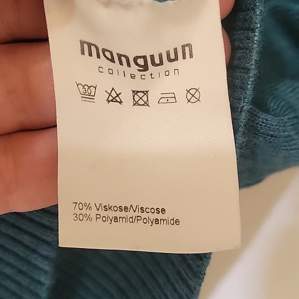 Manguun Women's Sweater